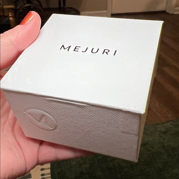 Mejuri 14k Solid Yellow Gold Pisces Zodiac Horoscope Necklace - Picture 7 of 8